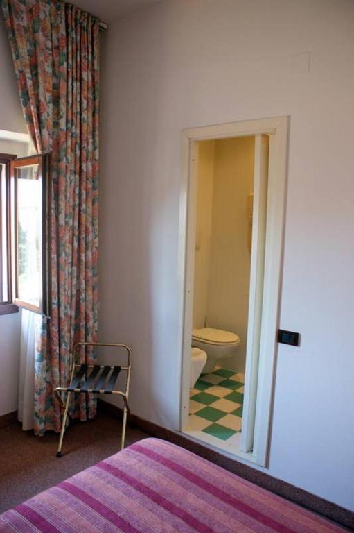 Hotel Il Pino Garlasco Номер фото
