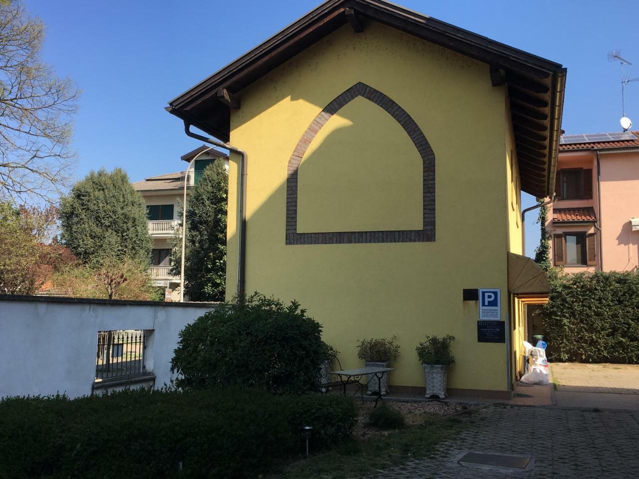 Hotel Il Pino Garlasco Екстер'єр фото