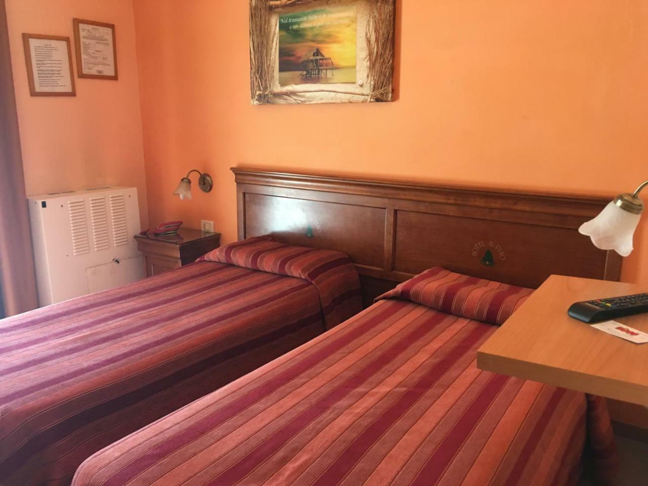Hotel Il Pino Garlasco Екстер'єр фото